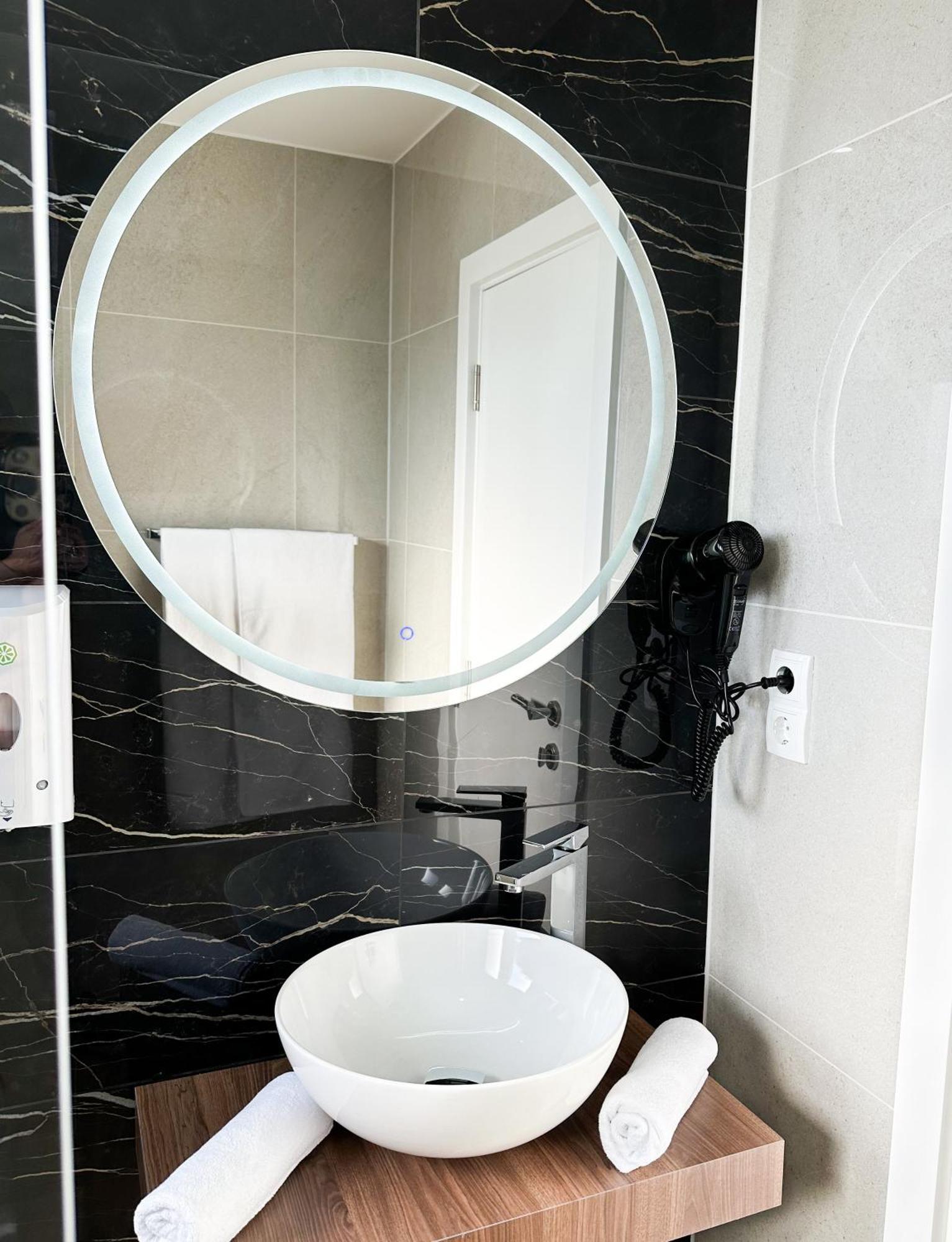 Apartmani Mila Лакташи Екстер'єр фото