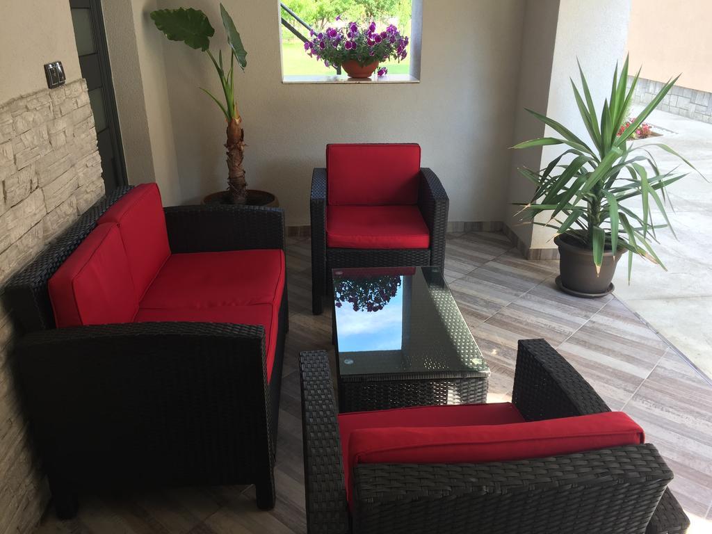 Apartmani Mila Лакташи Екстер'єр фото