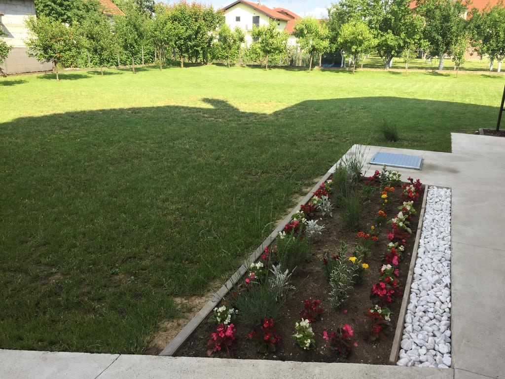 Apartmani Mila Лакташи Екстер'єр фото