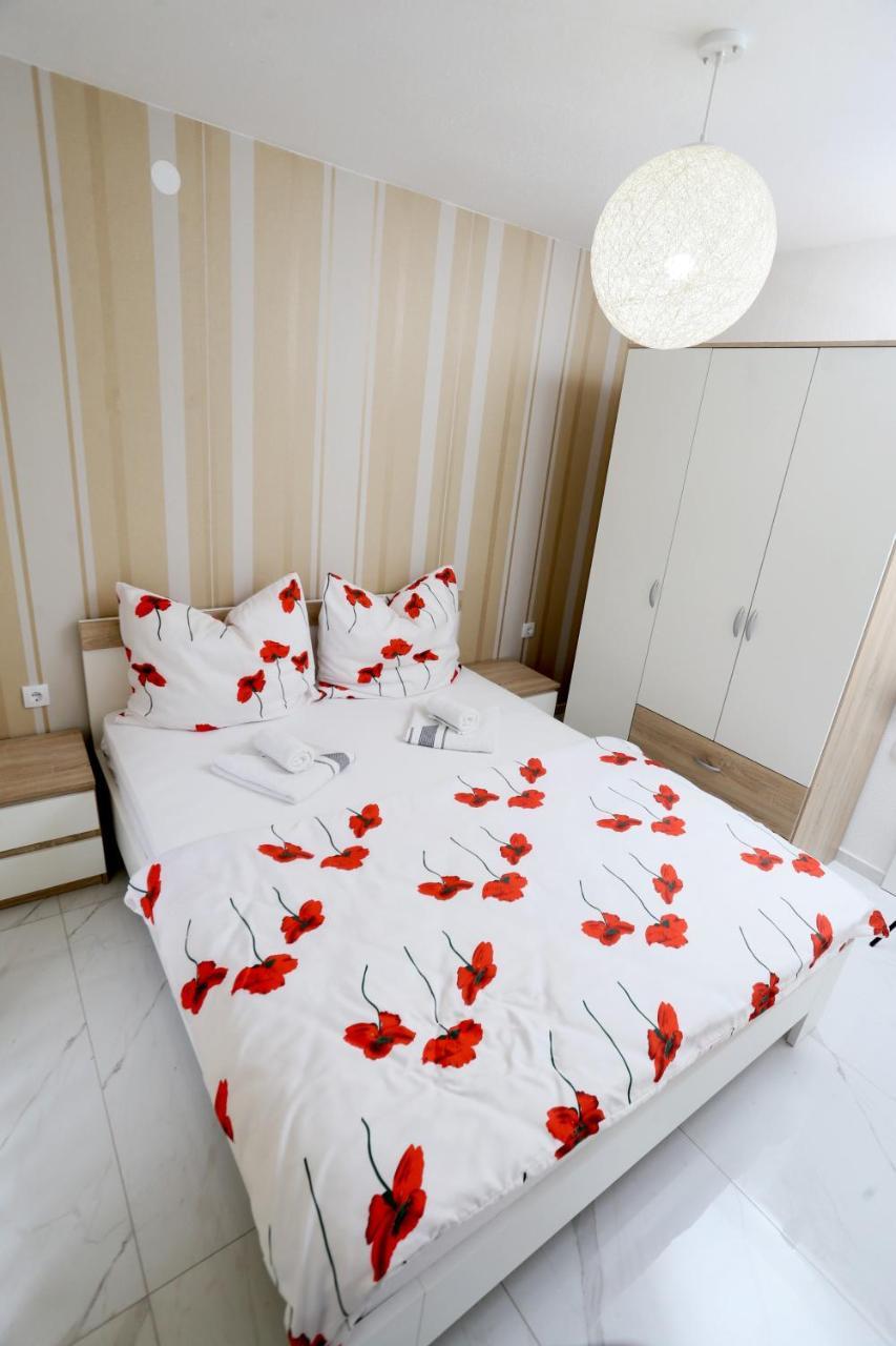 Apartmani Mila Лакташи Екстер'єр фото