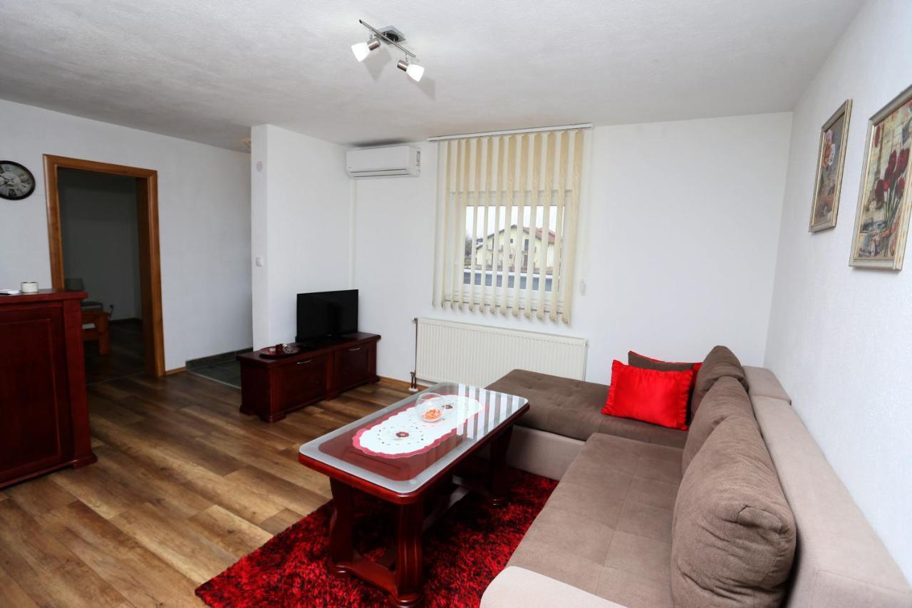 Apartmani Mila Лакташи Екстер'єр фото